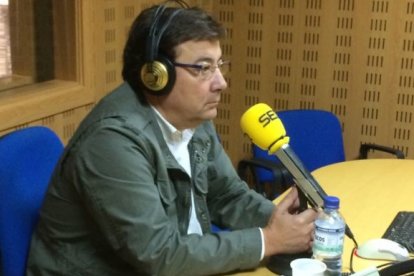 El presidente de Extremadura, este lunes, durante su entrevista en la SER