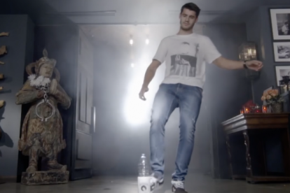 Morata como actor en el videoclip de Taburete.