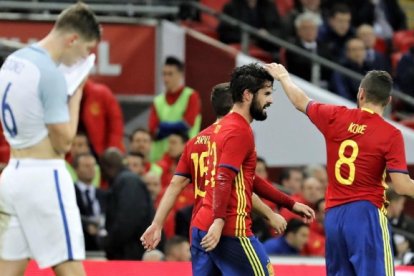 Koke e Isco celebran el segundo gol en Wembley. (EFE)