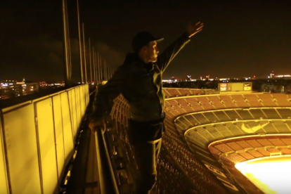 Dos youtubers se cuelan en el Camp Nou.