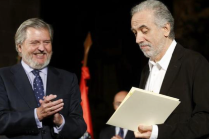 Fernando Trueba recogió el Premio Nacional de Cine de la mano de Méndez de Vigo.