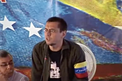 Juan Carlos Monedero en una charla a funcionarios en Caracas.