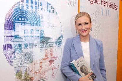 Cristina Cifuentes, este lunes en un acto de homenaje a Miguel Hernández.