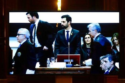 Momento en el que varios jueces y fiscales abandonan la sala tras la provocación de Torrent.