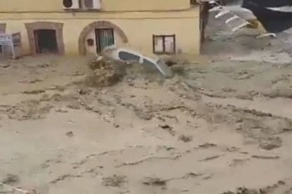 Imagen de Telecinco del momento exacto de mayor fuerza de la riada