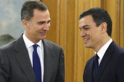 Sánchez con el Rey, a finales de 2015, cuando intentó ser presidente tras perder las Elecciones Generales