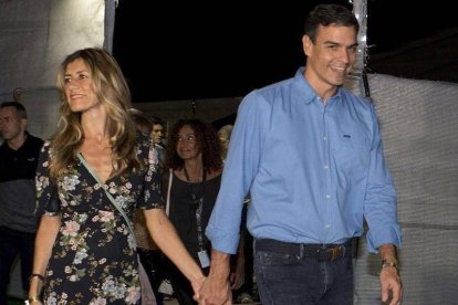 Sánchez y su esposa, este viernes en Benicasim.