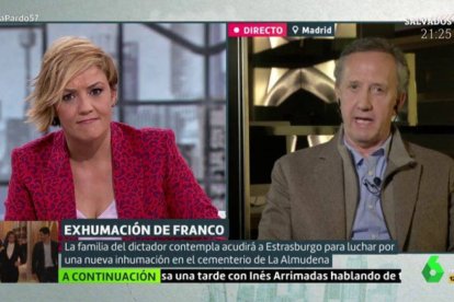 Cristina Pardo y el portavoz de la Fundación Franco, Jaime Alonso.