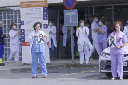 Homenaje a las víctimas del virus en un hospital vasco