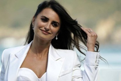 Penélope Cruz vuelve a cambiar de look... y también el favorece.