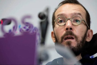 El portavoz de Podemos, Pablo Echenique, ya señala a periodistas