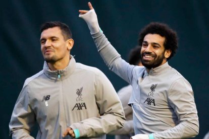 Dejan Lovren y Mohamed Salah, en un entrenamiento con el Liverpool.