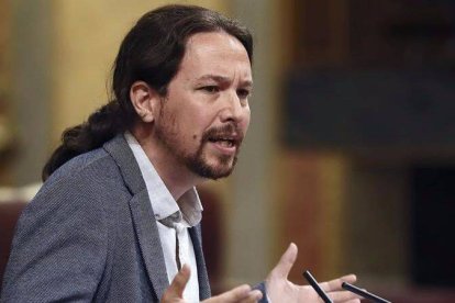 Iglesias durante aquella comparecencia de Rajoy.