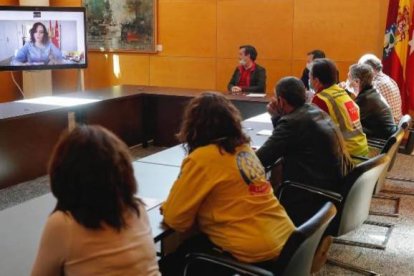 Isabel Díaz Ayuso, dirigiendo por videoconferencia el operativo sanitario de la Comunidad de Madrid.