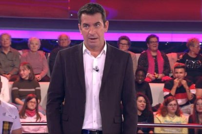 Arturo Valls presentando