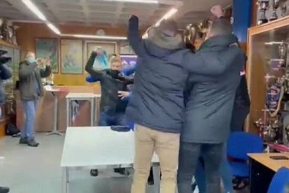 Los jugadores del Alcoyano han seguido el sorteo por televisión desde las instalaciones del club