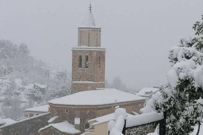 Cortes de Arenoso, en el Alt Millars, completamente nevado.