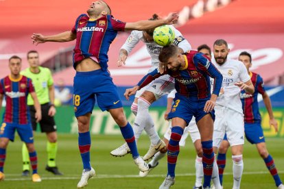 Sergio Ramos y Gerard Piqué, en el último Madrid-Barça en el que se han enfrentado.