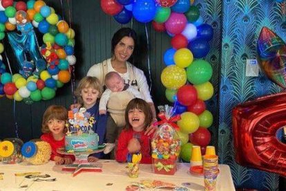 Pilar Rubio con sus hijos.