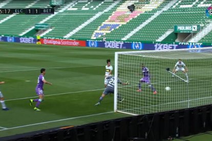 Momento del gol del empate del Elche CF