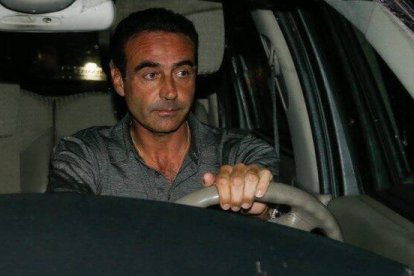 Enrique Ponce, de lo más natural también delante de los paparazzi.