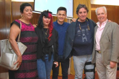 Elisa García Grandes, junto con sus padres.