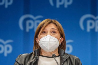 Isabel Bonig, emocionada, en la rueda de prensa de su despedida