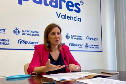 La portavoz del PP en el Ayuntamiento de València, María José Catalá, en la rueda de prensa.