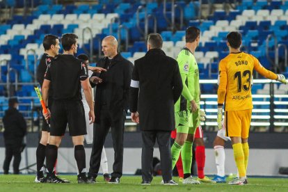 Zidane se dirigió a hablar con el colegiado del encuentro, Martínez Munuera, al término del encuentro.