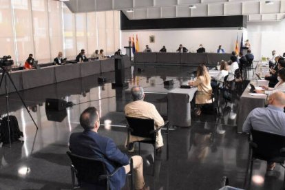 Los plenos de Elche se celebran en el Centro de Congresos