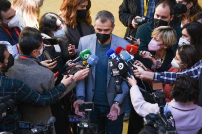 Toni Cantó en una rueda de declaraciones con los periodistas / FOTO: Jorge Gil / Europa Press