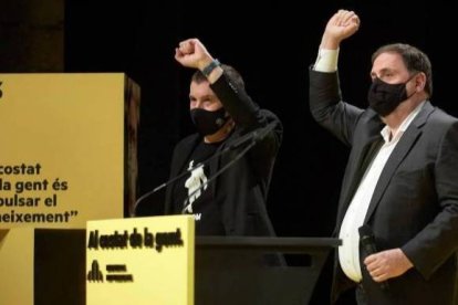 Otegi y Junqueras en un acto electoral de Esquerra.