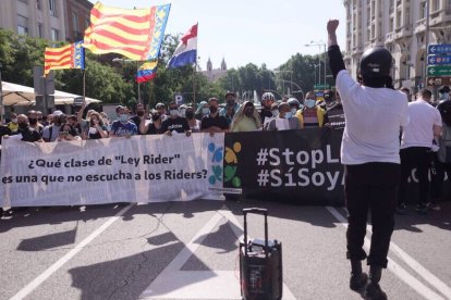 Los manifestantes con los que no quiso reunirse Yolanda Díaz.