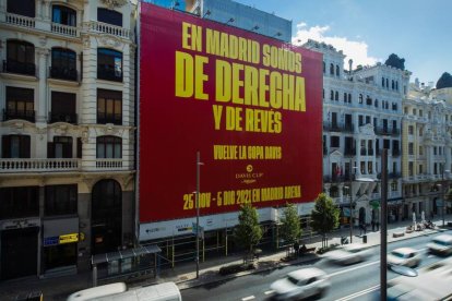 Lona de promoción de la Copa Davis en la Gran Vía de Madrid.