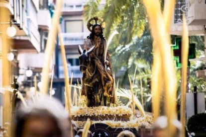 La Procesión de Las Palmas de Elche está considerada como Fiesta de Interés Turístico Internacional desde 1997 / FOTO: elchediario.com