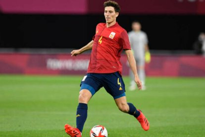 Pau Torres durante un partido de la Selección Española en los Juegos Olímpicos de Tokio