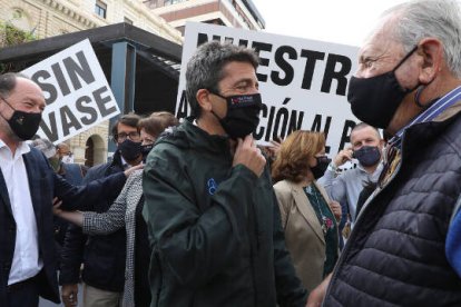 Carlos Mazón junto al presidente de ASAJA, Eladio Aniorte, durante la concentración celebrada en Alicante hace unas semanas