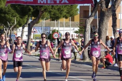 La prueba aspense se compone de Media Maratón de 21.1 km, una 11K y una 5K, organizada por el Club de Atletismo Aspis