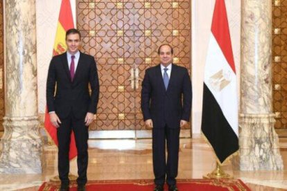 Pedro Sánchez junto al presidente de Egipto en su visita oficial donde ha prometido darles 400 millones