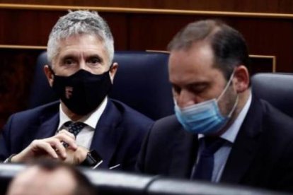 Marlaska y Ábalos en el banco azul del Congreso.