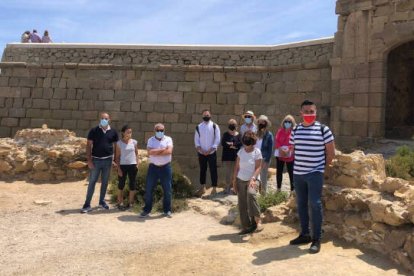 El senador Carles Mulet junto a los concejales de Compromís en Alicante durante una visita a Tabarca