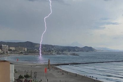 Imagen captada por Carlos Palomares en la playa de El Campello