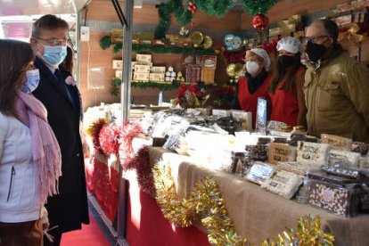 El presidente Ximo Puig partició este viernes en la inauguración de la Fenia de Navidad de Xixona