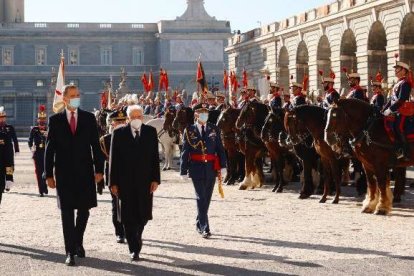 El Rey, este martes, cuplimentando al presidente de Italia, Sergio Matarella.