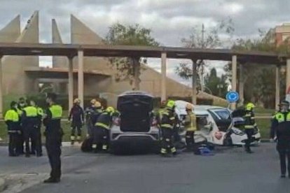 Los agentes de la Policía Local han tenido que intervenir para regular el tráfico en la zona