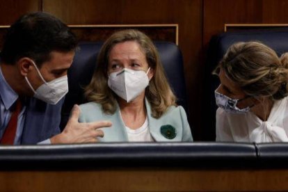 Pedro Sánchez, Nadia Calviño y Yolanda Díaz