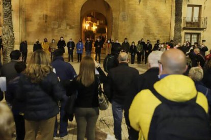 Concentración de respaldo a Ucrania en la Plaça de Baix de Elche