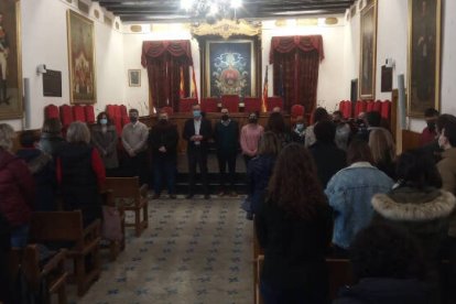 Concejales de la corporación municipal de Elche han guardado tres inutos de silencio por el asesinato de Sueca