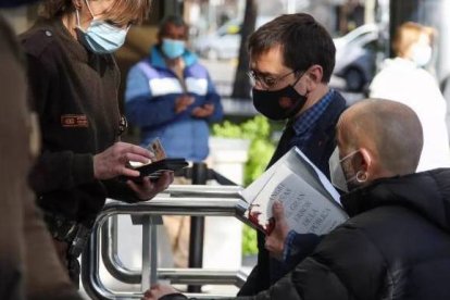 Monedero, acudiendo a declarar ante el juez por el 