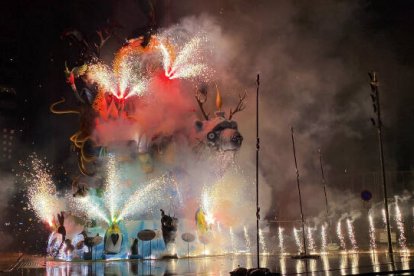 Cremà de la falla de la plaza del Ayuntamiento